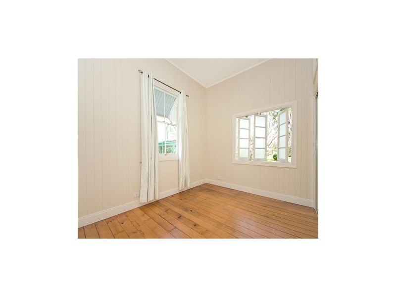 37 Mossgrove Street, Woolloongabba QLD 4102