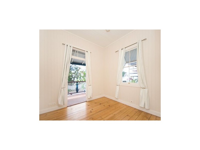 37 Mossgrove Street, Woolloongabba QLD 4102