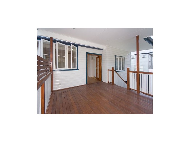 37 Mossgrove Street, Woolloongabba QLD 4102