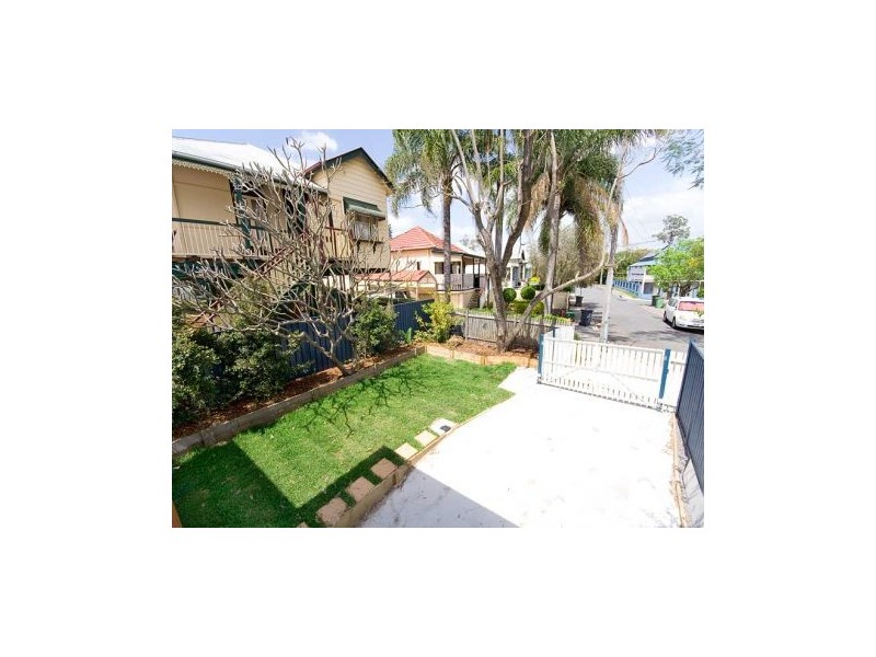 37 Mossgrove Street, Woolloongabba QLD 4102