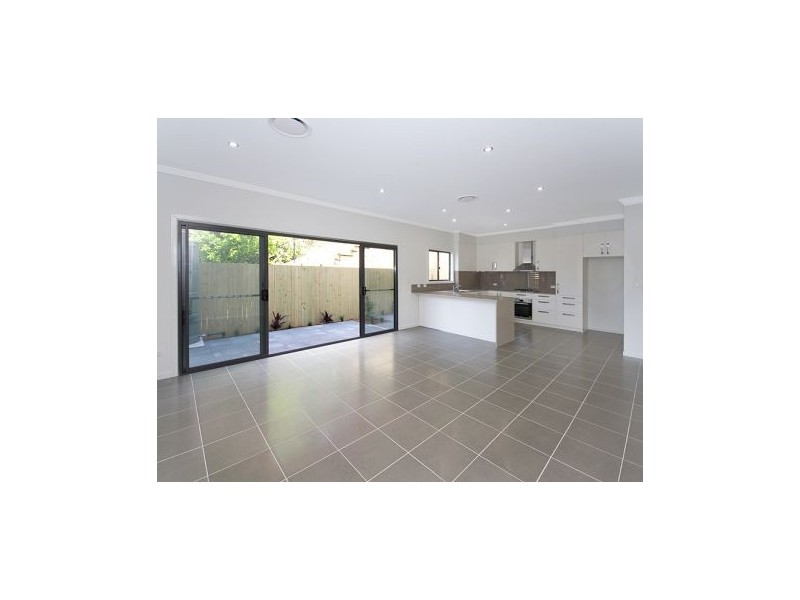 24 Henry Street, Woolloongabba QLD 4102