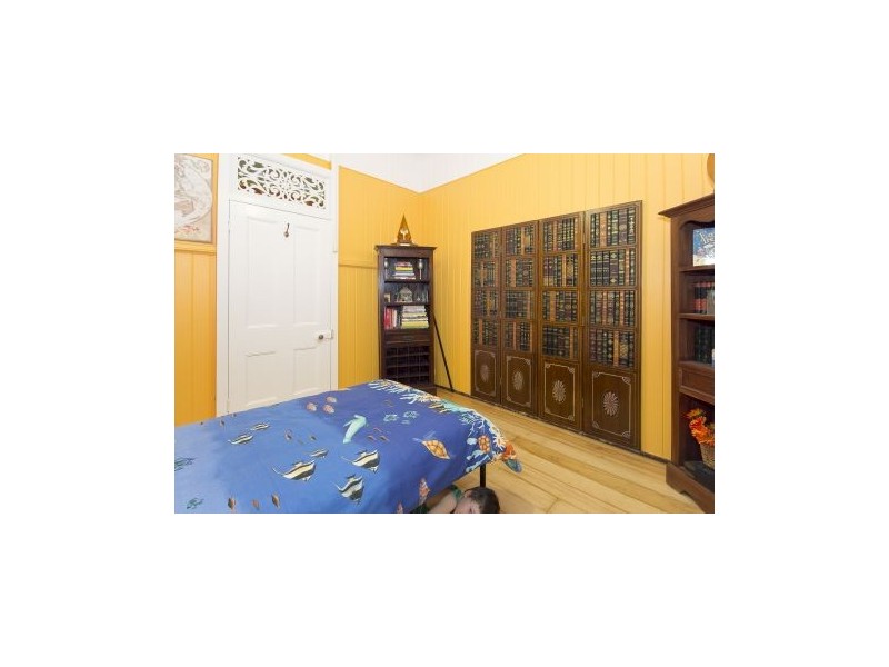 9  Bruce Street, Woolloongabba QLD 4102