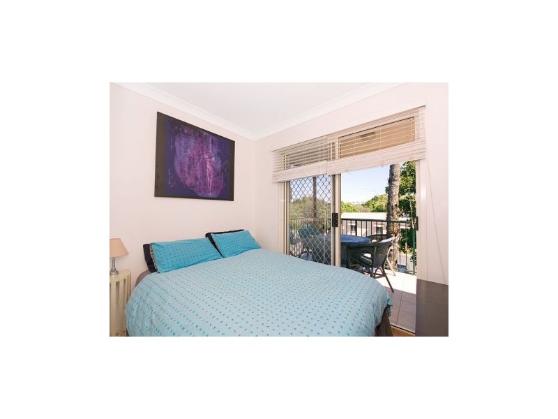 33 Lilly Street, Greenslopes QLD 4120