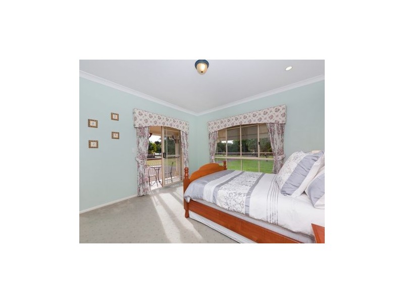 15 Barbecue Street, Belmont QLD 4153