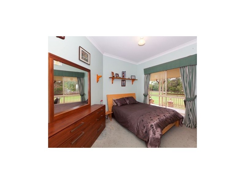 15 Barbecue Street, Belmont QLD 4153