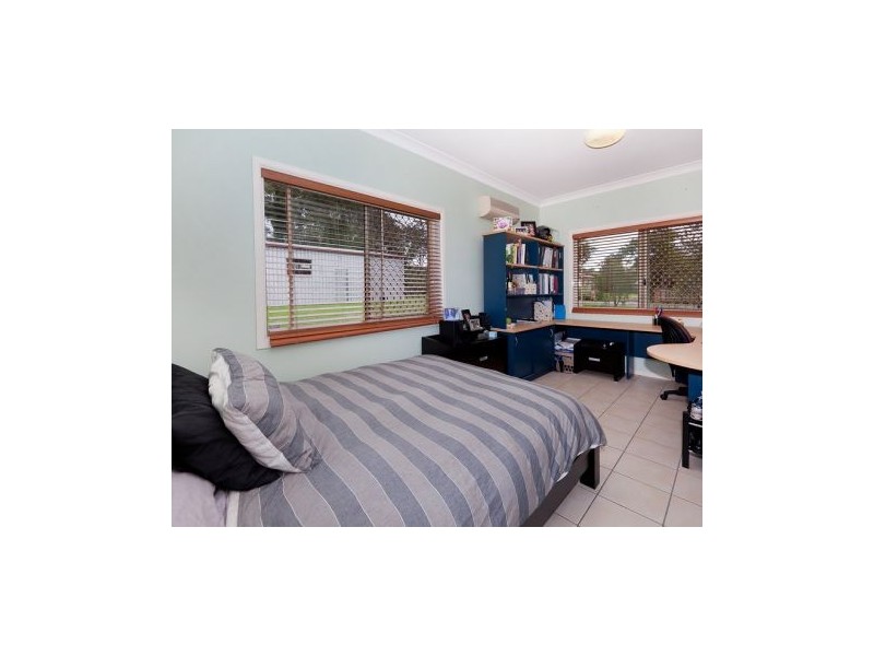 15 Barbecue Street, Belmont QLD 4153