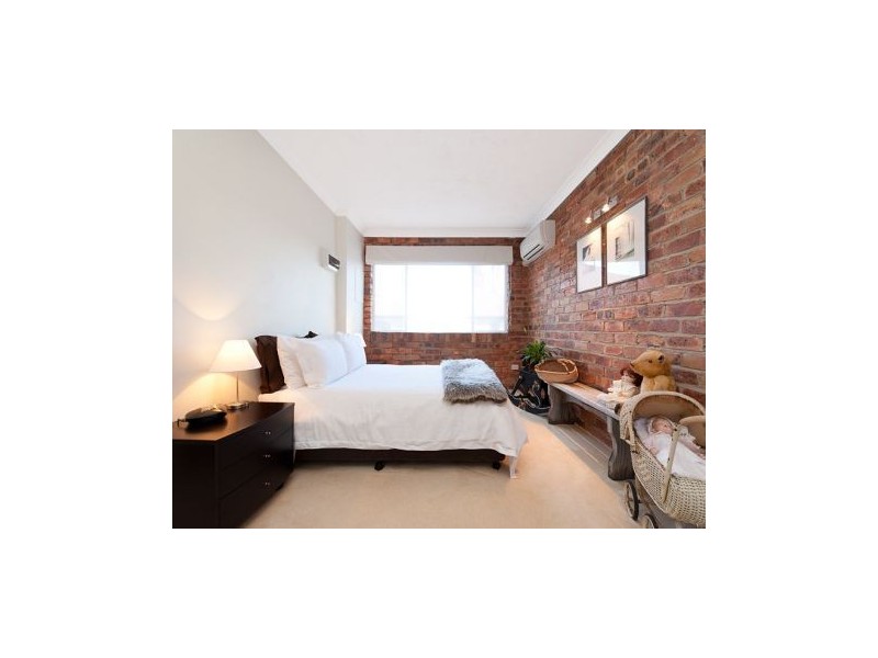 2 115 Park Road, Yeronga QLD 4104