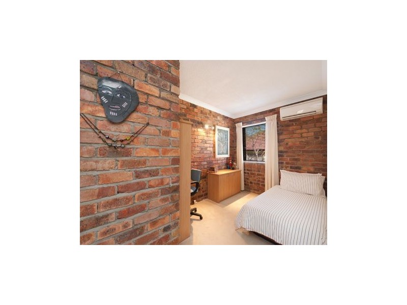 2 115 Park Road, Yeronga QLD 4104