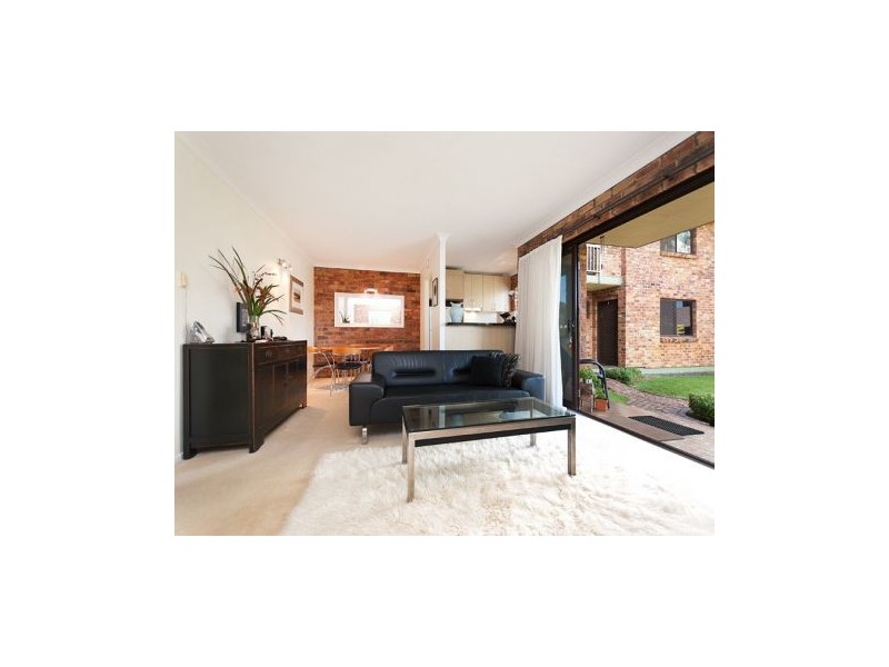 2 115 Park Road, Yeronga QLD 4104