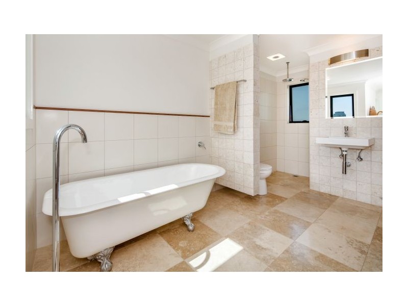 28 Bromley Street, Kangaroo Point QLD 4169