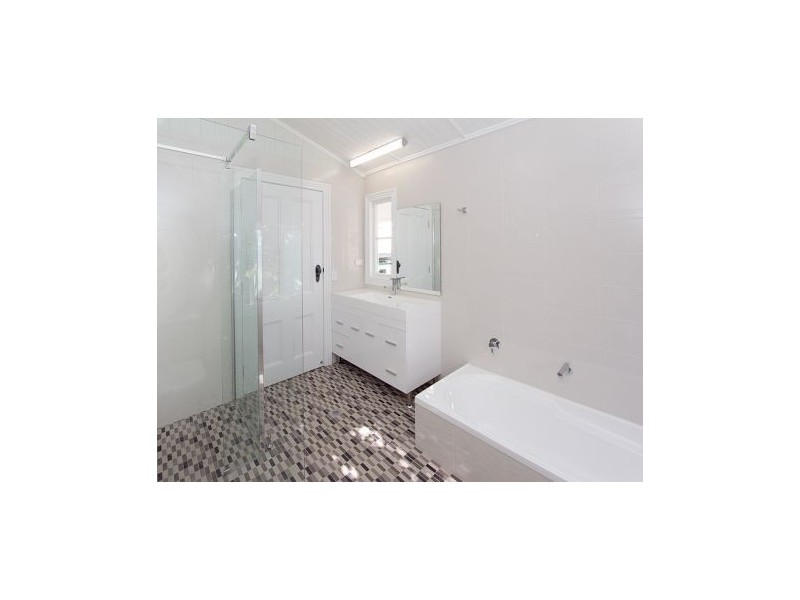 53 Baron Street, Greenslopes QLD 4120