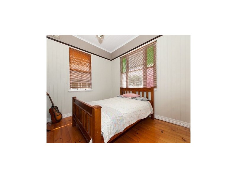 12 Sackville Street, Milton QLD 4064