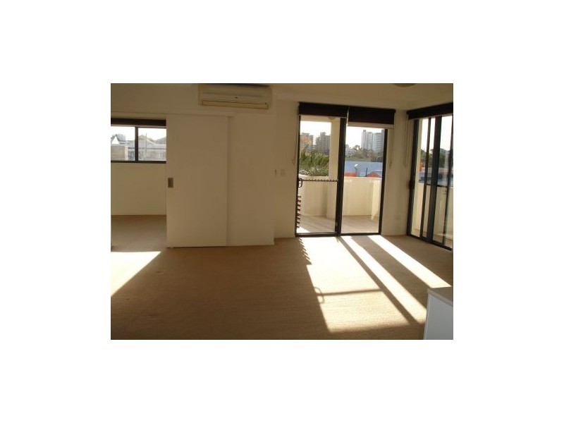 100 803 Stanley Street, Woolloongabba QLD 4102