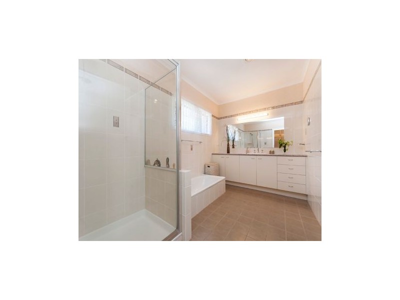 18 Orvieto Street, Yeronga QLD 4104