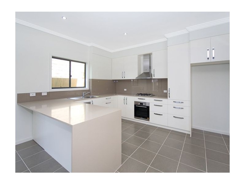 2/24 Henry Street, Woolloongabba QLD 4102