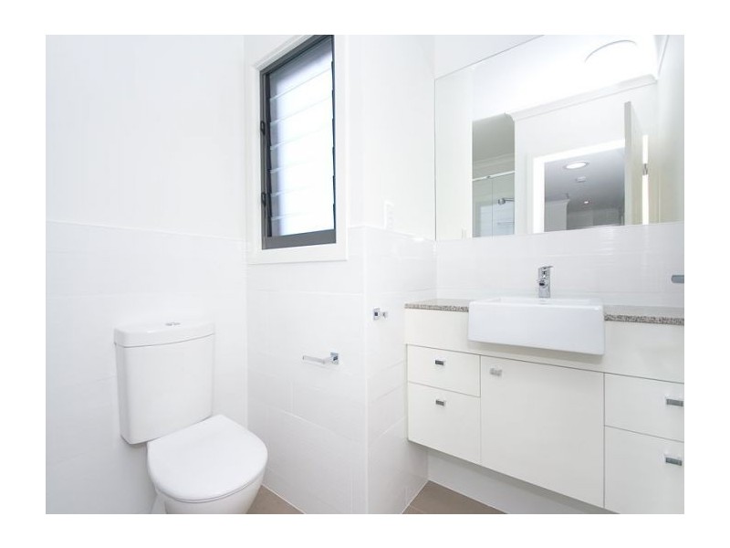 2/24 Henry Street, Woolloongabba QLD 4102