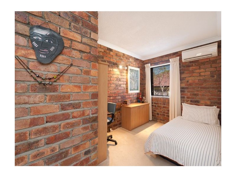 2/115 Park Road, Yeronga QLD 4104