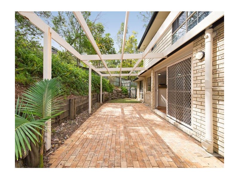 9 Birchley Street, Chapel Hill QLD 4069