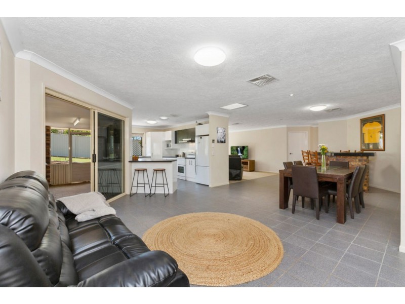 27 Oakland Parade, Banora Point NSW 2486