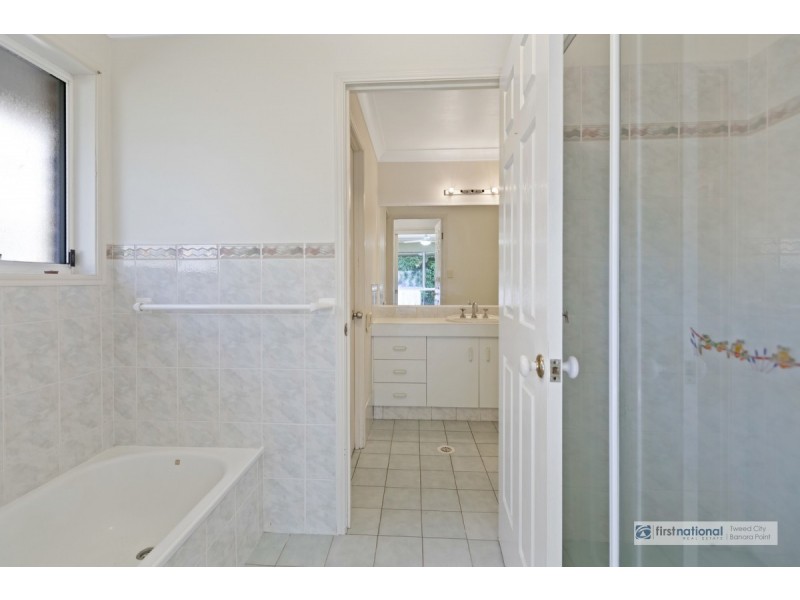 11 Honeymyrtle Drive, Banora Point NSW 2486