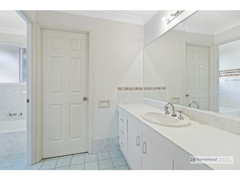 11 Honeymyrtle Drive, Banora Point NSW 2486