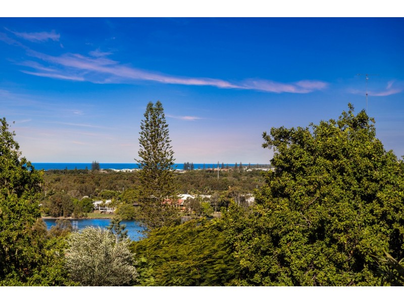 34 Pacific Drive, Banora Point NSW 2486
