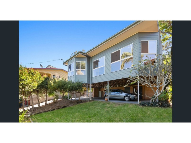 32 Broadwater Esplanade, Bilambil Heights NSW 2486