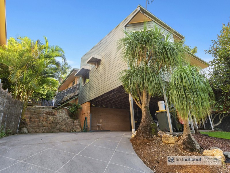 32 Broadwater Esplanade, Bilambil Heights NSW 2486