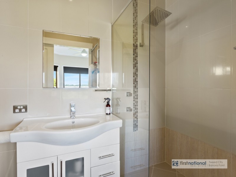 32 Broadwater Esplanade, Bilambil Heights NSW 2486
