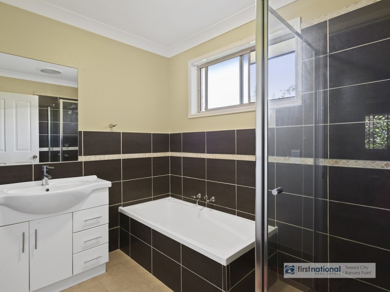 32 Broadwater Esplanade, Bilambil Heights NSW 2486