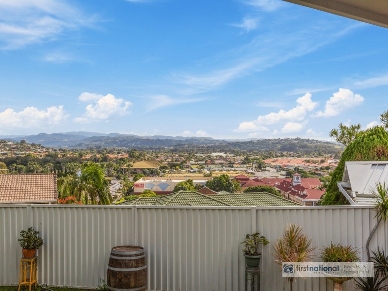 24 St Andrews Way, Banora Point NSW 2486