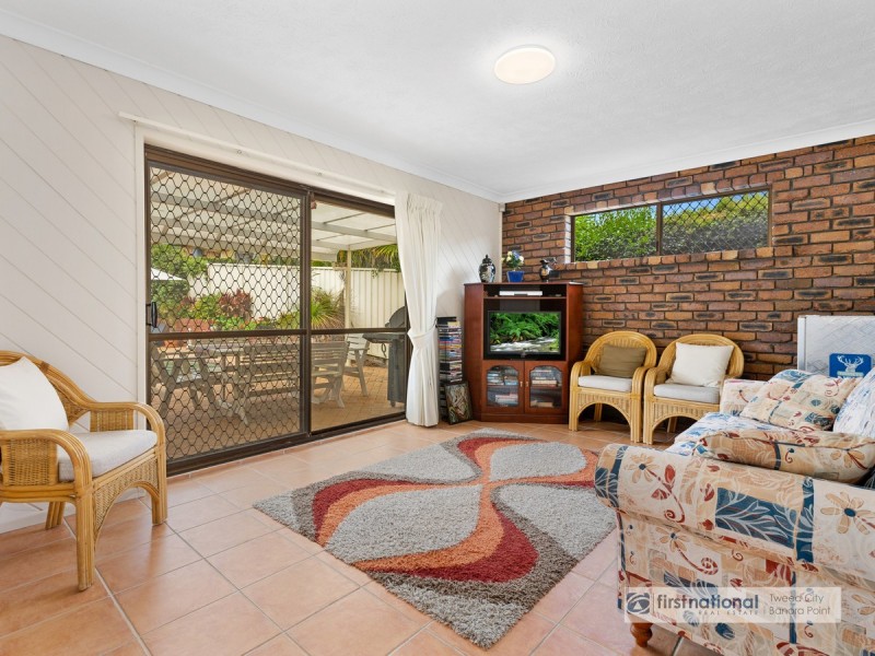 6 James Cook Drive, Banora Point NSW 2486