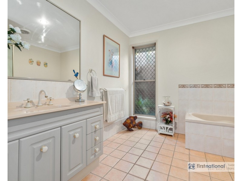 8 Port Drive, Tweed Heads South NSW 2486