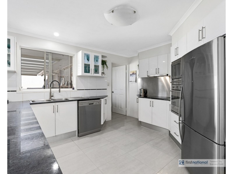 22 Clonakilty Close, Banora Point NSW 2486
