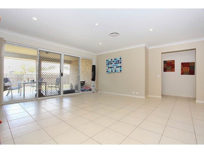31 Whipbird Cct, Victoria Point QLD 4165