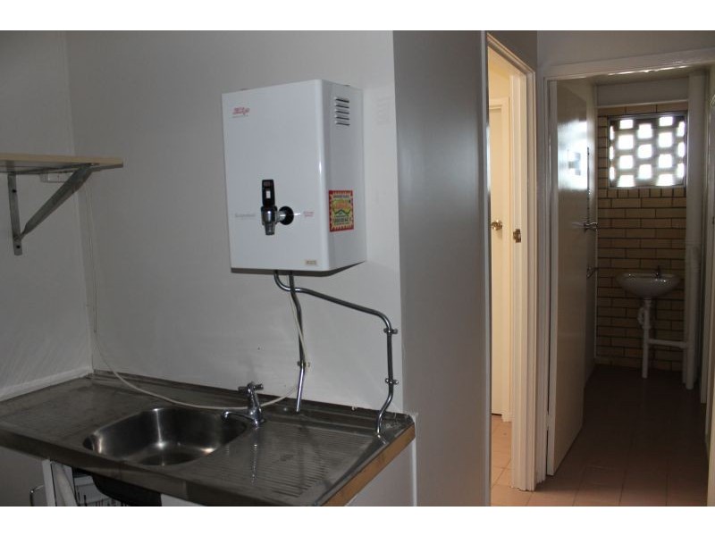 Unit 2/135a Queen Street, Cleveland QLD 4163