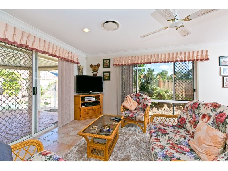 12 Moores Road, Redland Bay QLD 4165