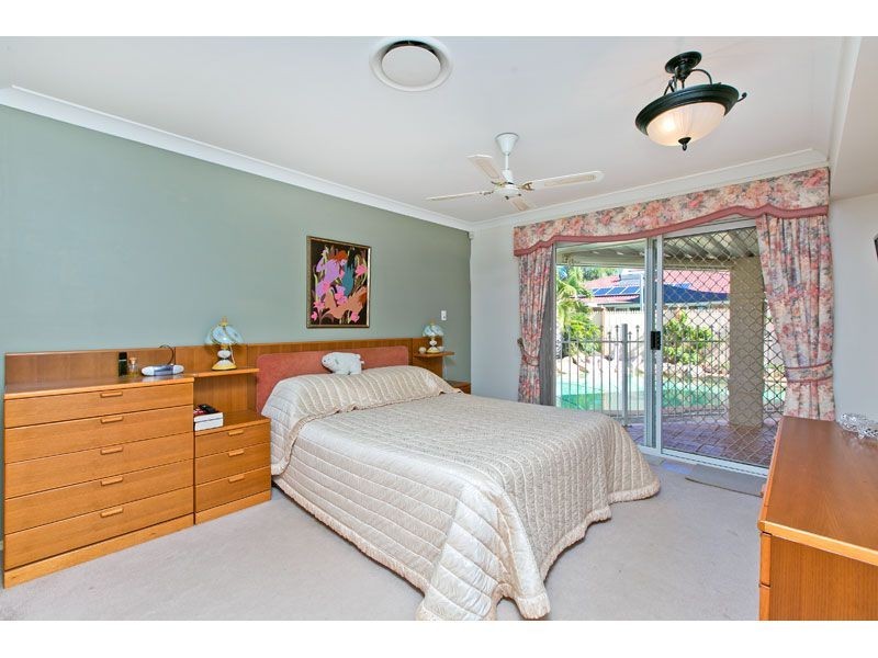12 Moores Road, Redland Bay QLD 4165