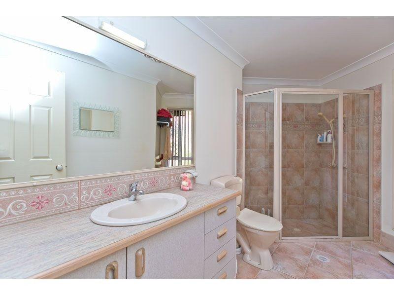 12 Moores Road, Redland Bay QLD 4165