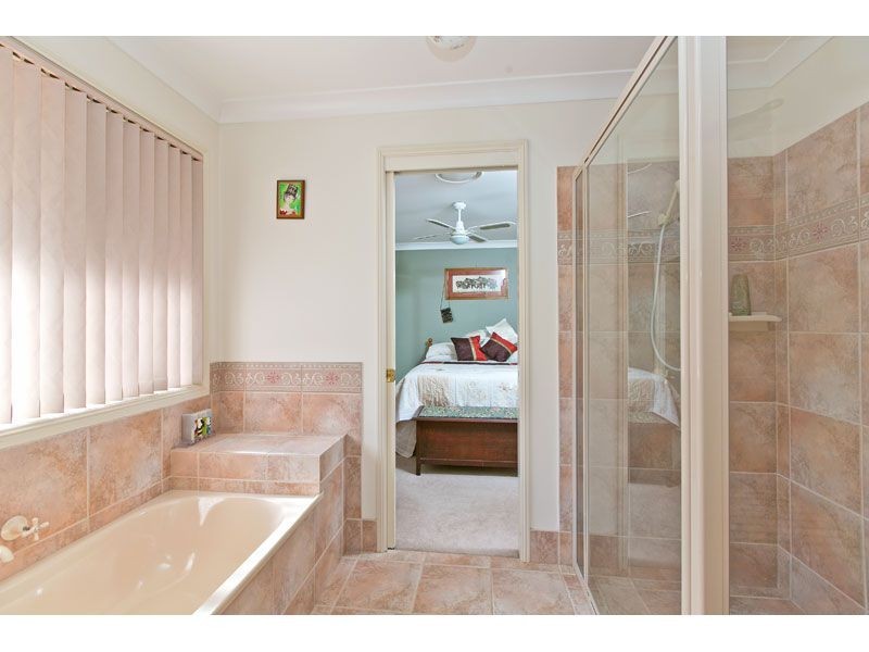 12 Moores Road, Redland Bay QLD 4165