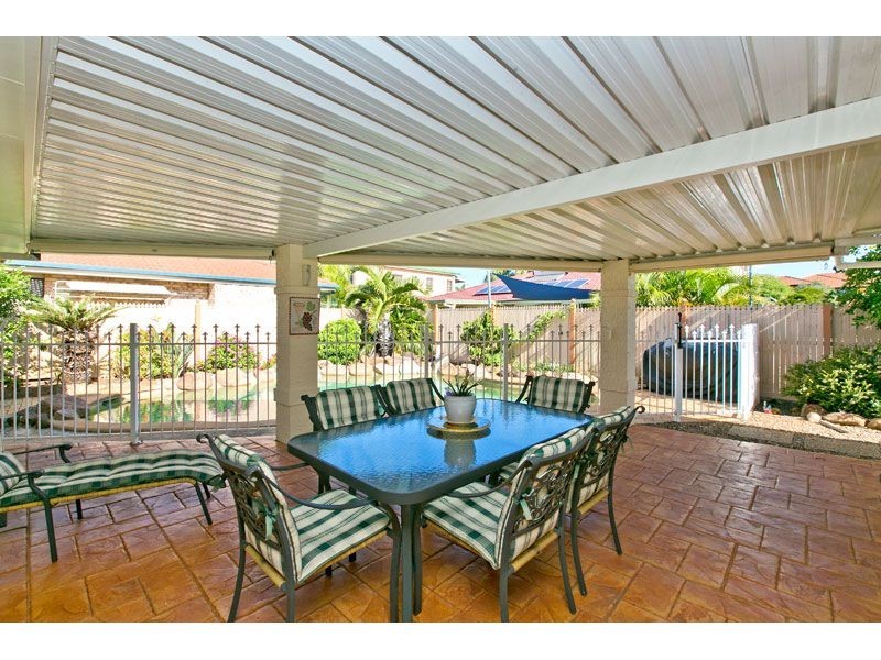 12 Moores Road, Redland Bay QLD 4165