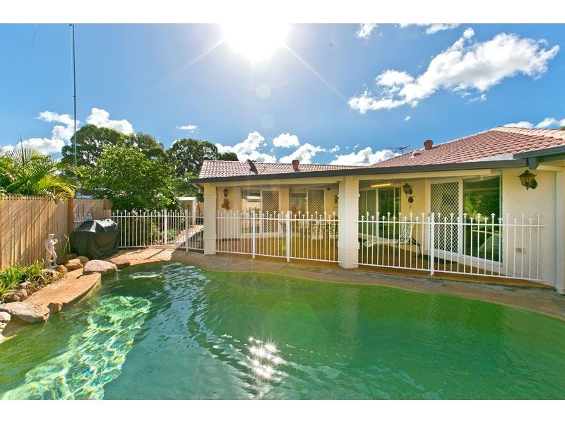 12 Moores Road, Redland Bay QLD 4165
