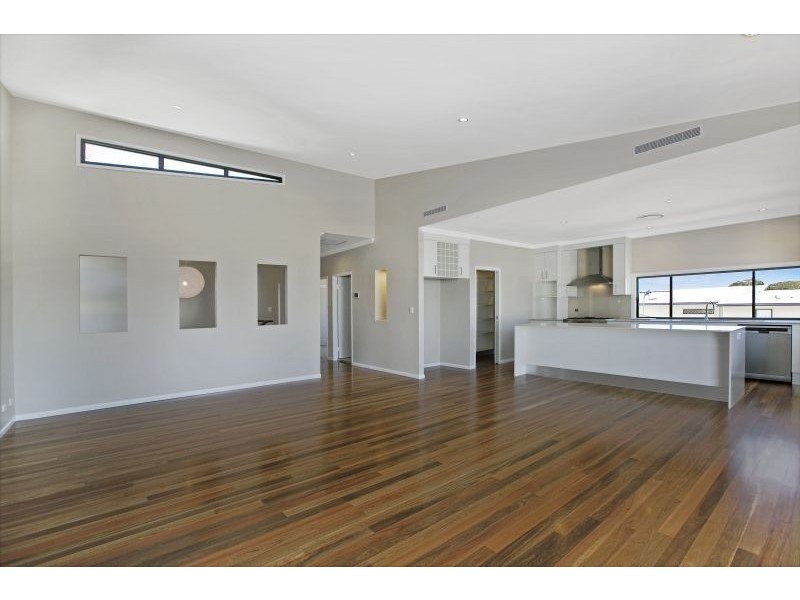 6 Nadine Crescent, Thornlands QLD 4164