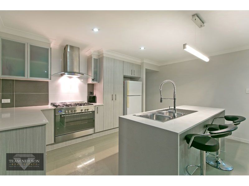 11 Lancaster Circuit, Redland Bay QLD 4165