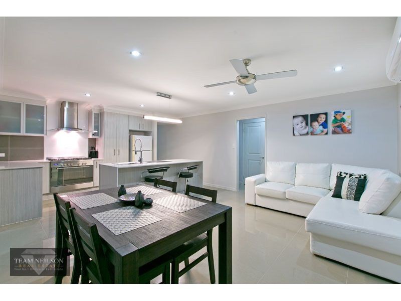11 Lancaster Circuit, Redland Bay QLD 4165