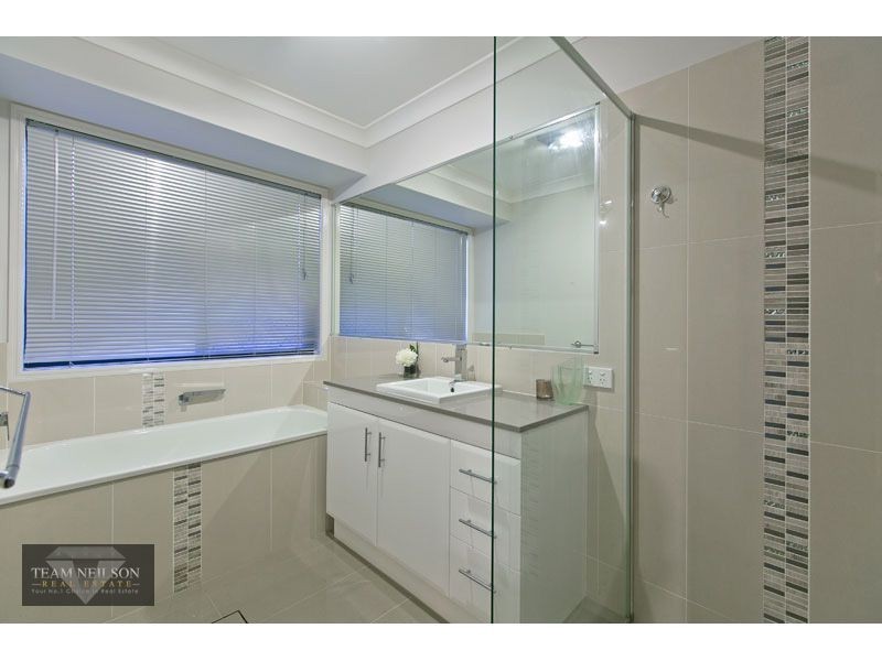 11 Lancaster Circuit, Redland Bay QLD 4165