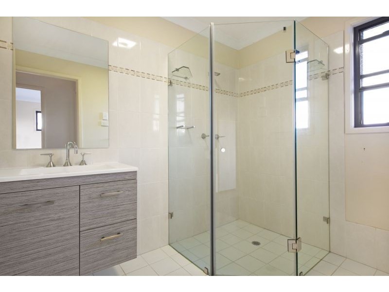 18 Sylvania Street, Wellington Point QLD 4160