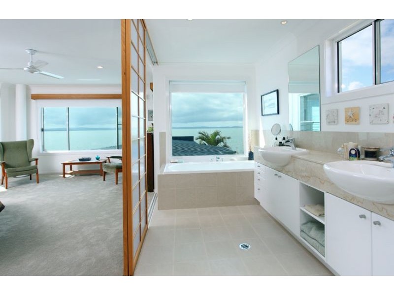 105 Shore St North, Cleveland QLD 4163