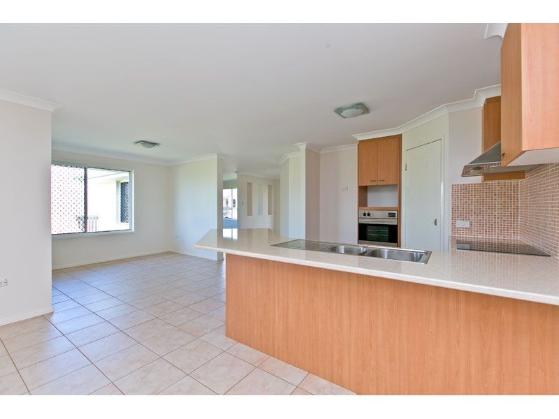 7 Lowe Circuit, Redland Bay QLD 4165