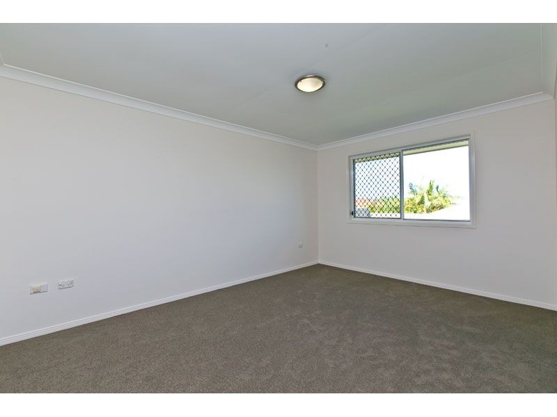 7 Lowe Circuit, Redland Bay QLD 4165